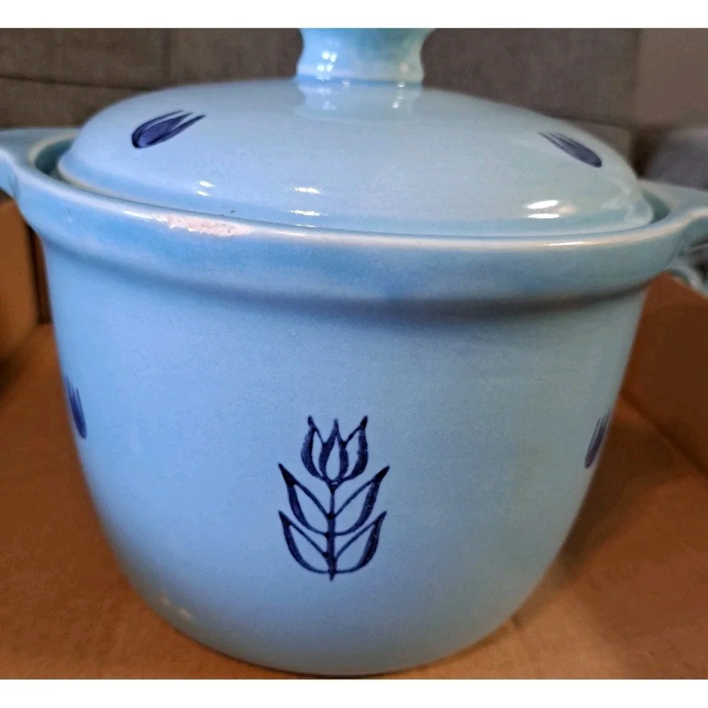 Vtg MCM Cronin Pottery DutchBlue Tulip Pattern Bean Pot Casserole 2 QT Made USA